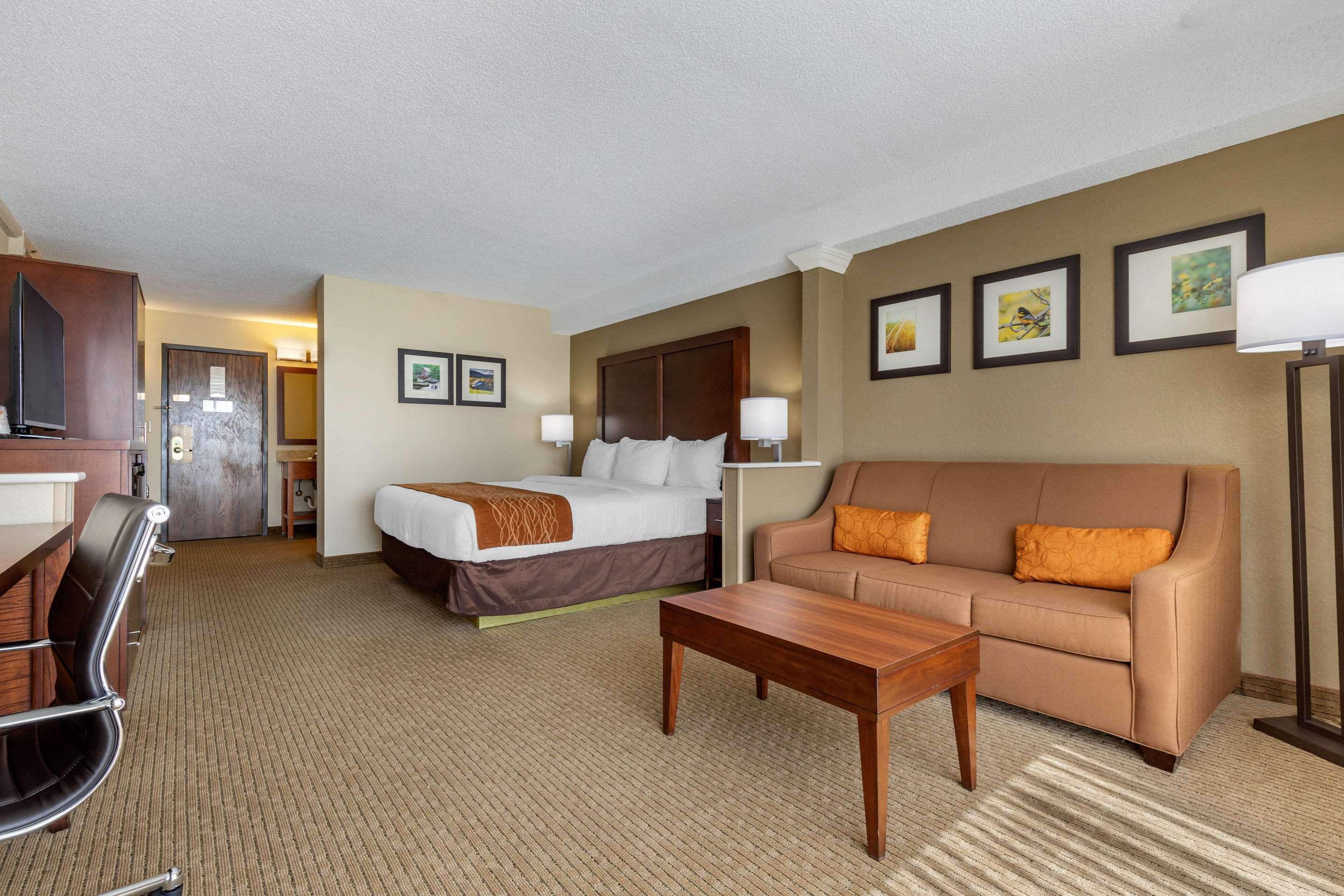 Comfort Inn&Suites near Danville Mall Extérieur photo
